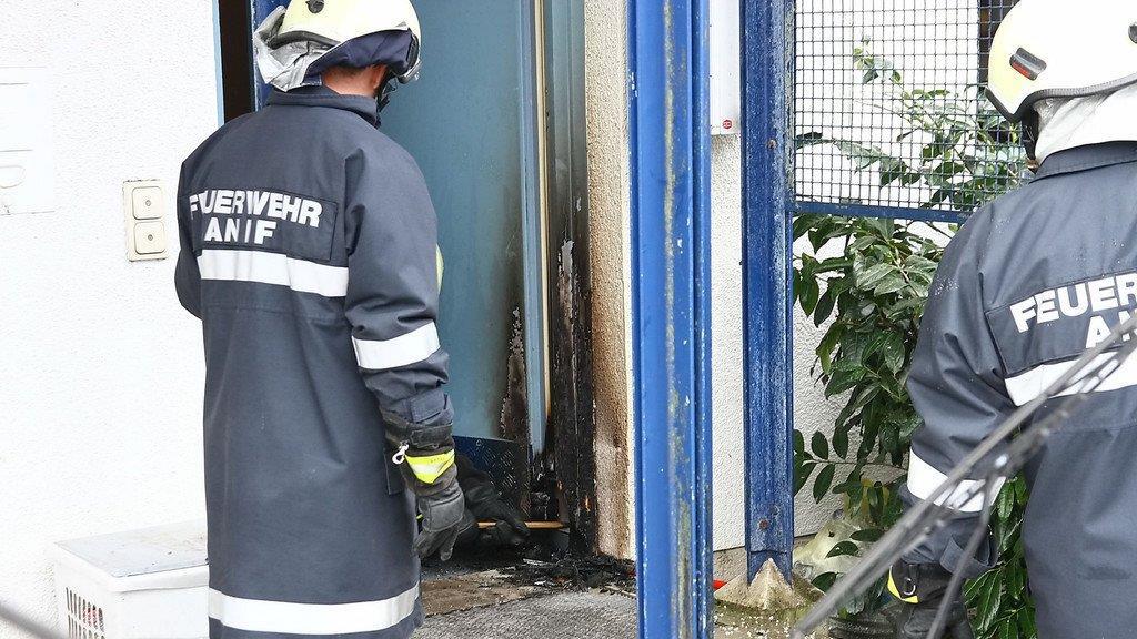 Wohnungstür in Anif in Flammen