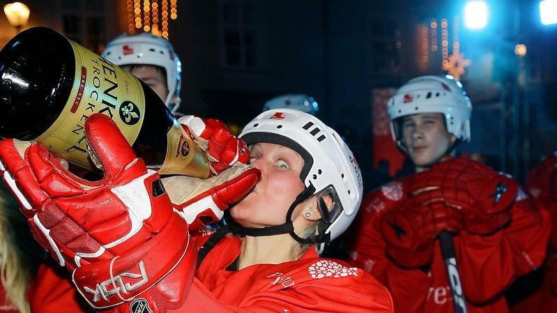 Eishockey-Charity am Mozartplatz