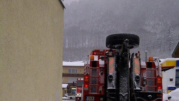 Lkw bleibt stecken