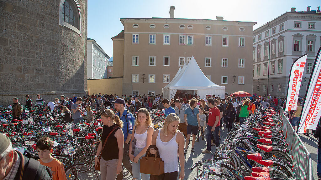 Das schöne Wetter lockte zahlreiche Salzburger zur Radbörse.