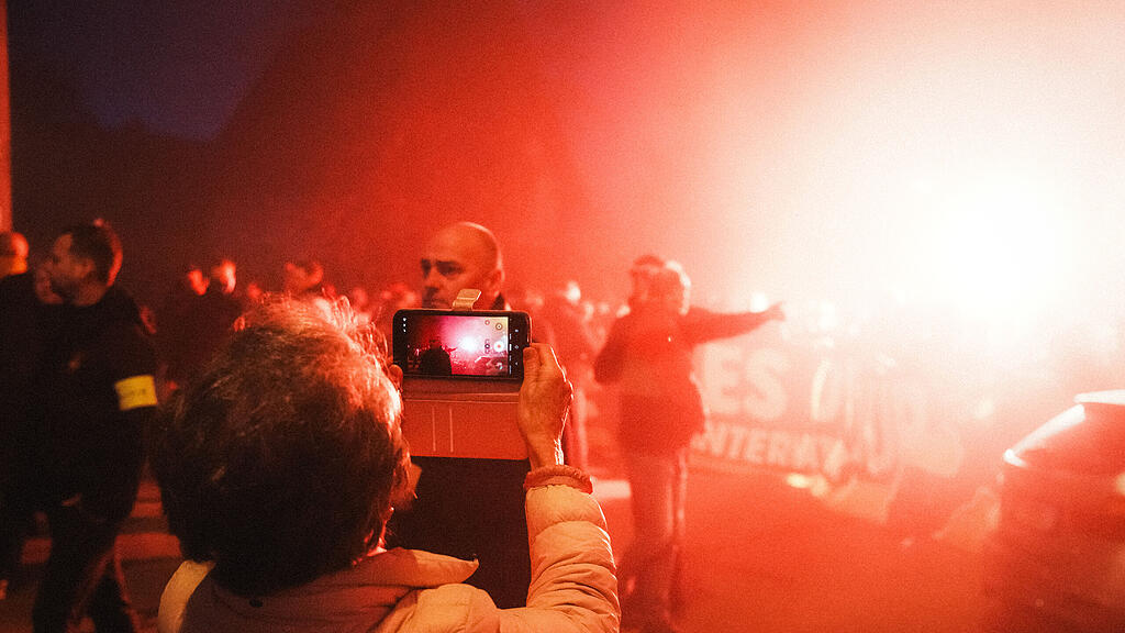 Fanmarsch von Go Ahead Eagles in Salzburg