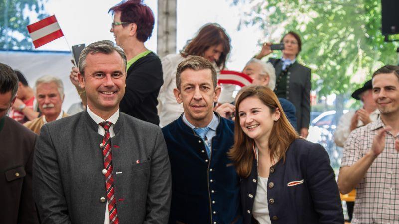 Maibaumaufstellen der FPÖ im Kuglhof