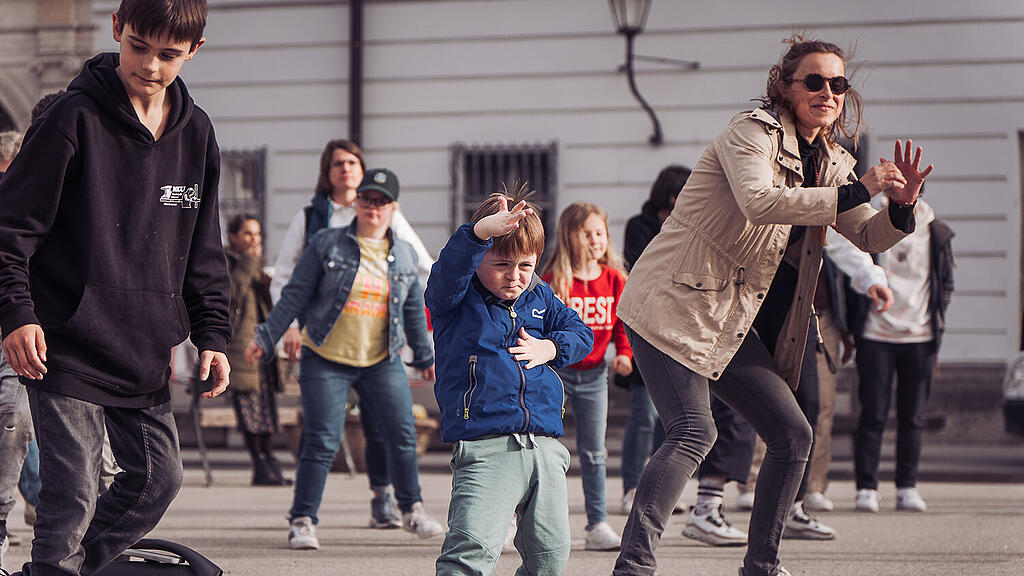 Flashmob-Tanzen am Welt-Down-Syndrom-Tag