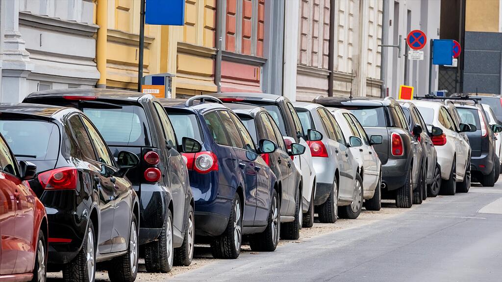 Bei Bagatellschäden hinterlassen die meisten Autofahrer nur einen Zettel (Symbolbild).