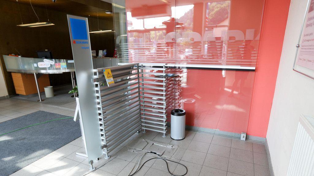 Bankomat in Munderfing herausgerissen