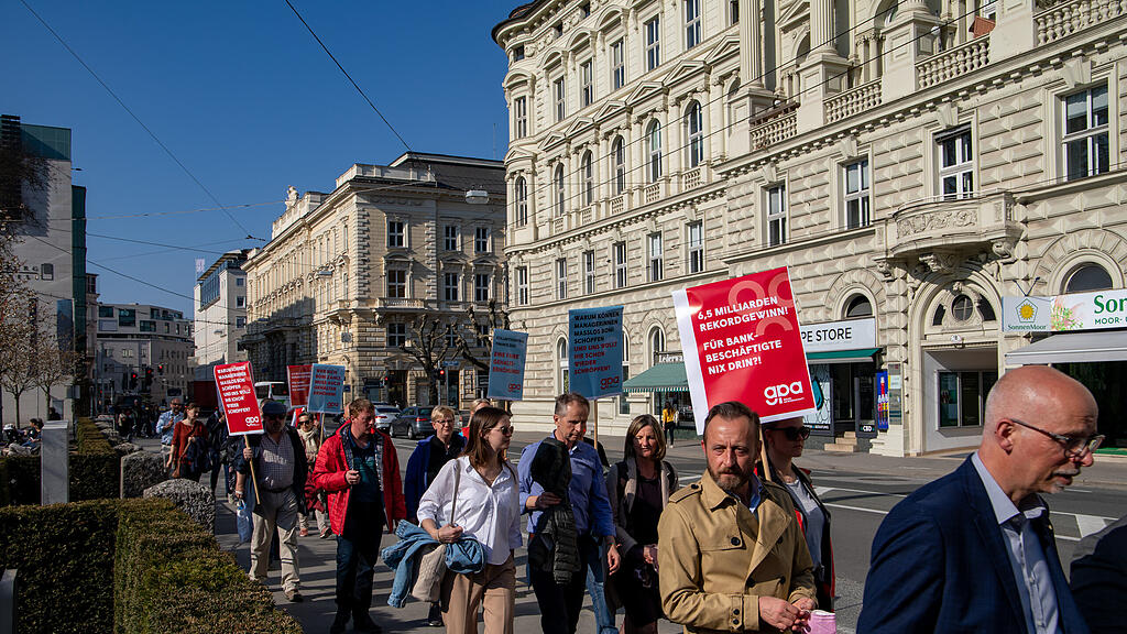 Protestkundgebung der Bankangestellten in Salzburg