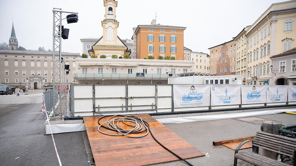Aufbau Christkindlmarkt
