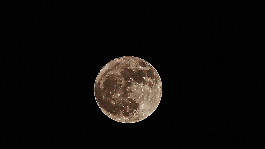 Vollmond über der Stadt Salzburg