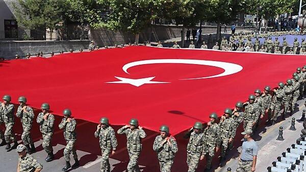 Türkei entledigt sich seiner inneren Gegner