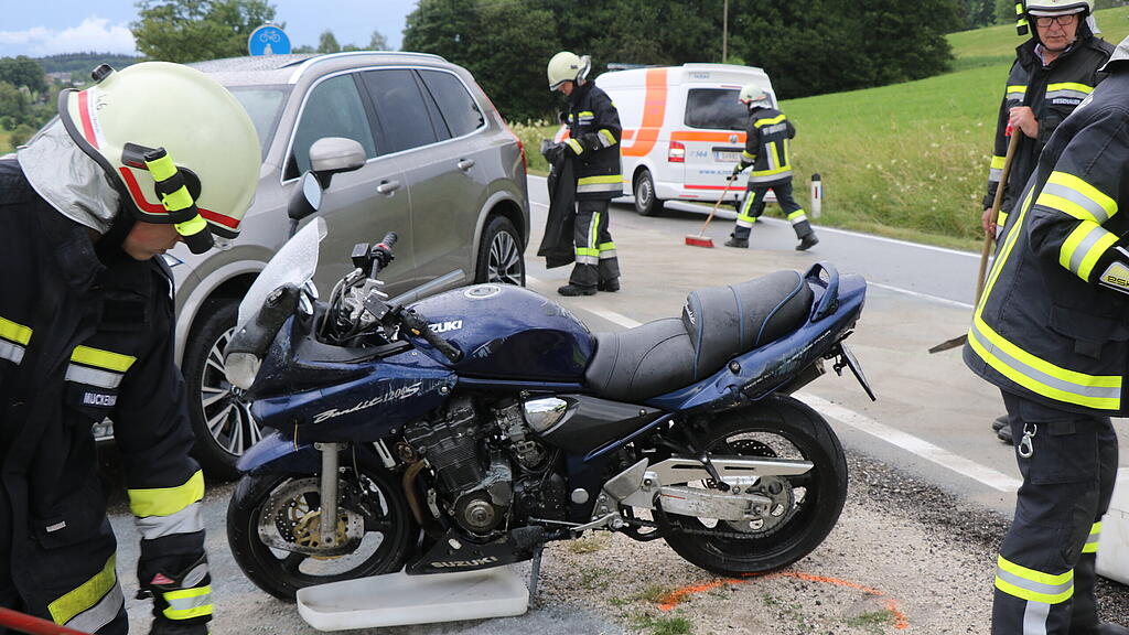 Motorradunfall B154 Oberhofen am Irrsee