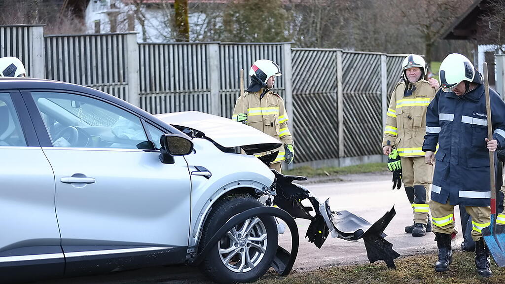 Pkw-Crash auf B158 bei Guggenthal