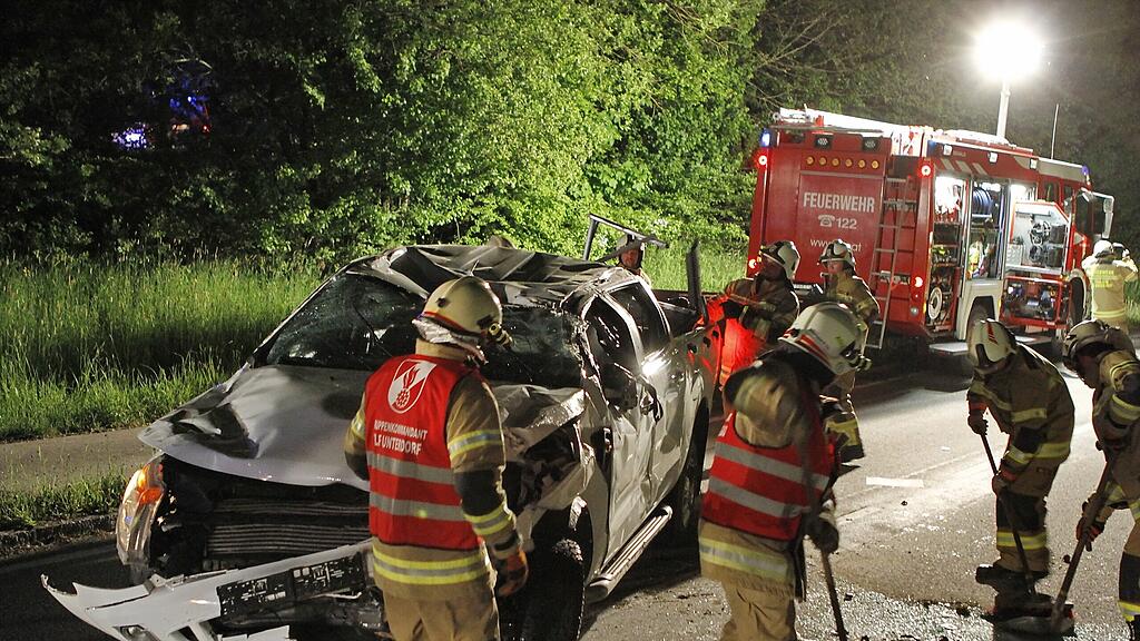 Die Feuerwehr Thalgau räumte die Unfallstelle auf.