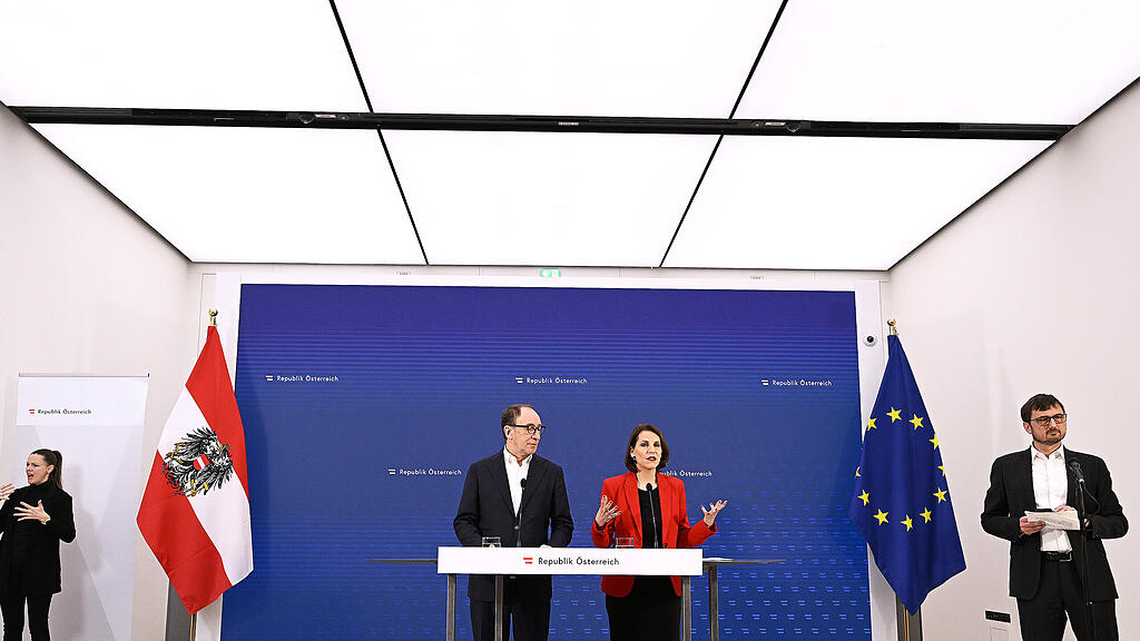 Rauch und Edtstadler im Ministerrat