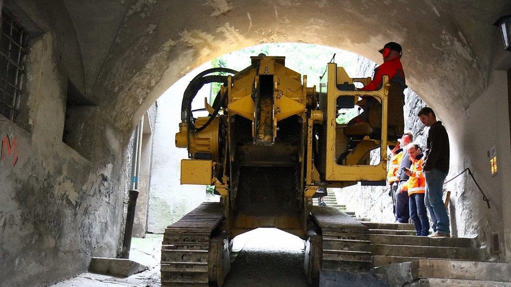 24 Tonnen schwere Fräse auf Kapuzinerberg