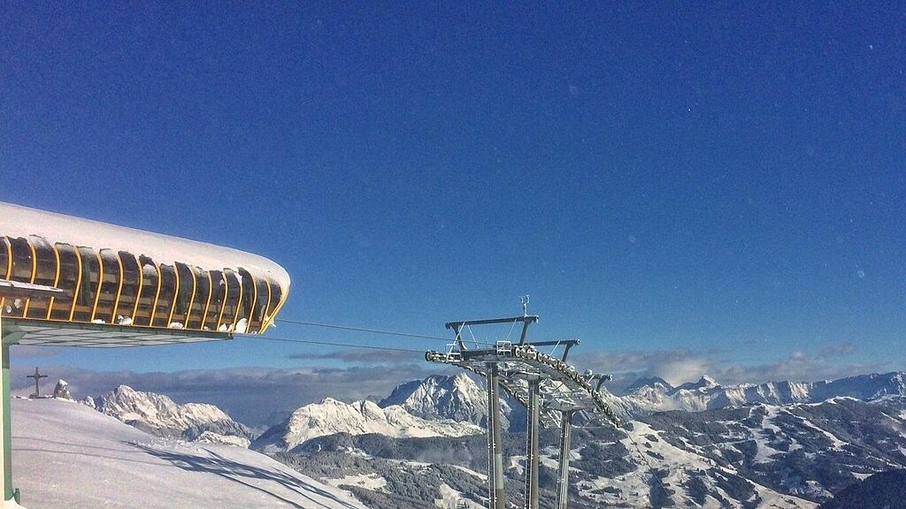 Zum Saisonstart in Saalbach-Hinterglemm spielt das Wetter mit.