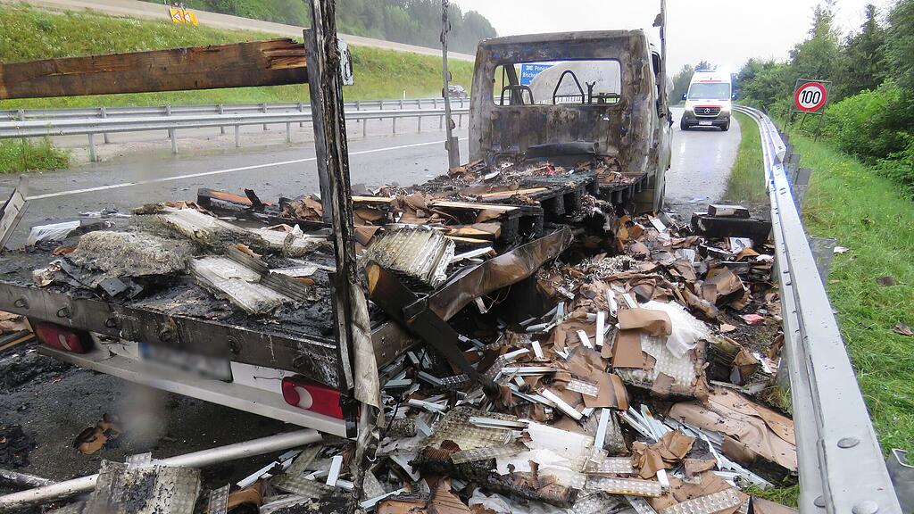 Fahrzeugbrand auf A10 bei Pfarrwerfen