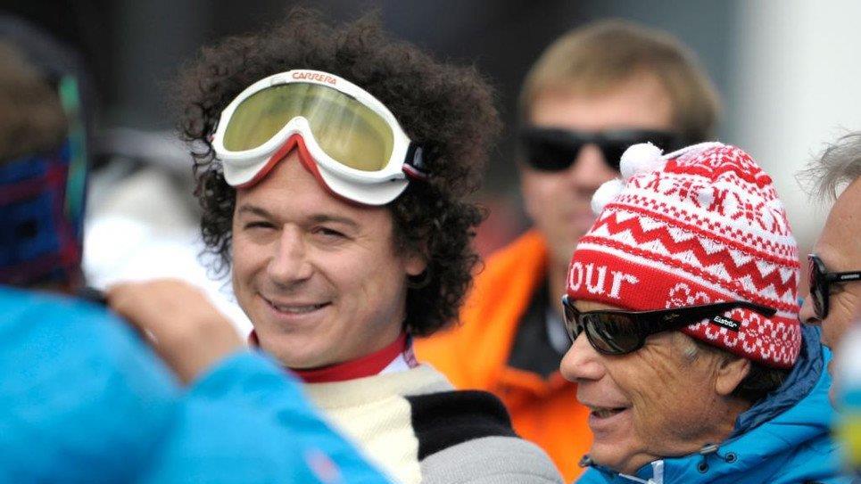 Schönfelder verabschiedet sich in Sölden im 70er-Outfit