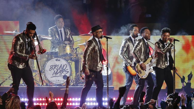 Bruno Mars & Red Hot Chili Peppers live beim Super Bowl 2014