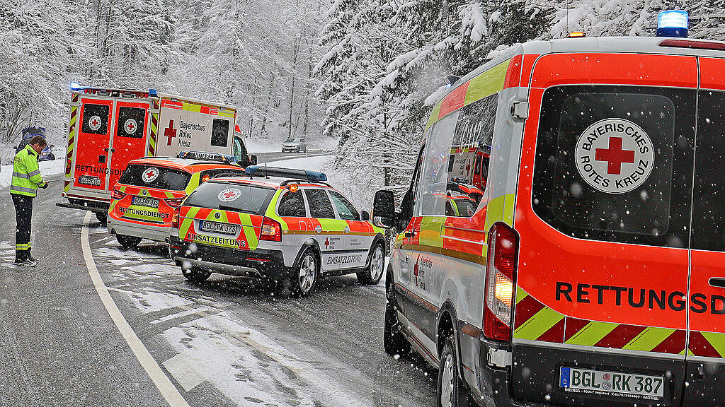 Unfall mit drei Autos auf B21 bei Schneizlreuth