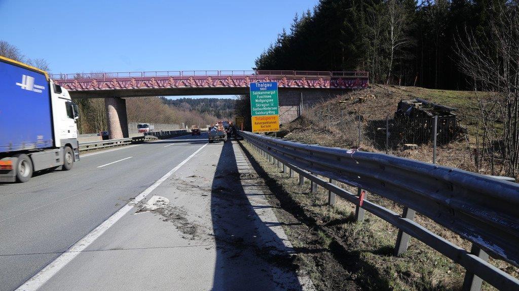 Ladegut auf A1 verstreut