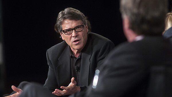 Gouverneur Rick Perry macht Nationalgarde mobil