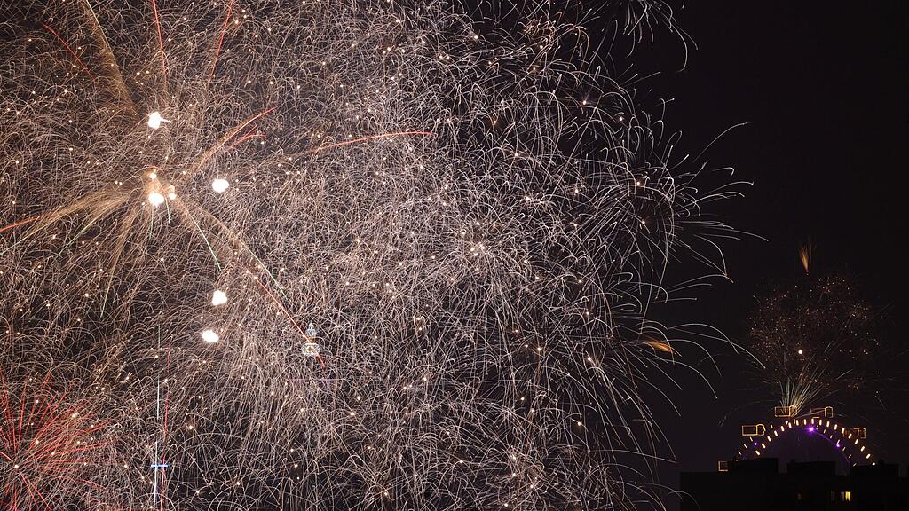 Mit einem großen Silvesterfeuerwerk lassen wir Österreicher es krachen.