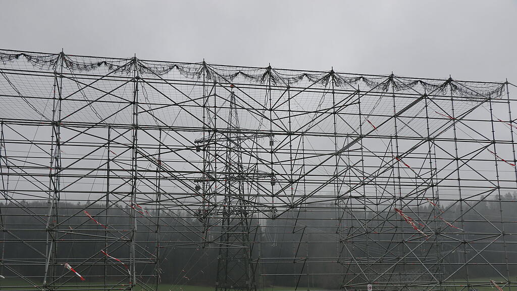 Bau von 380 kV-Leitung