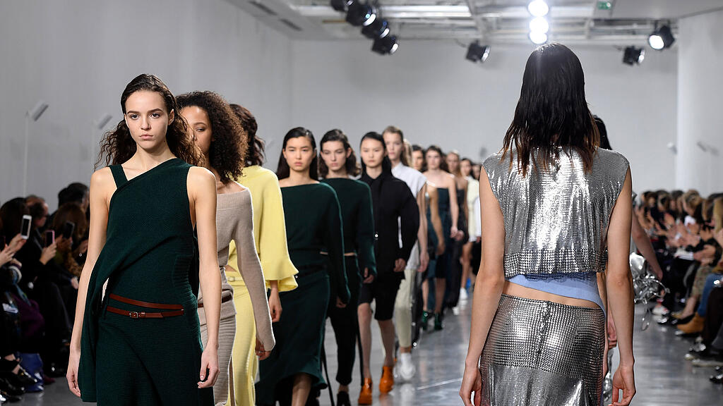 Die schr\u00e4ge Mode des Paco Rabanne