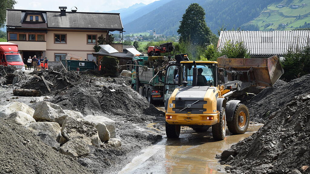 Unwetter_Mittersill_Aufr\u00e4umarbeiten III