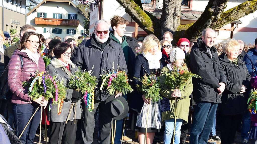 In Grödig fand am Sonntag die Palmbuschnweihe statt.