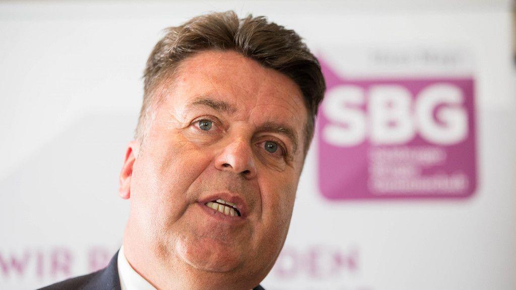 Mayr stellt neue Partei vor