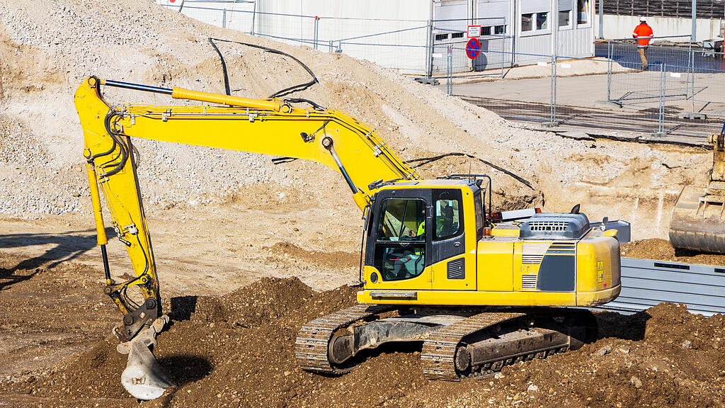 155068_Bagger_auf_Baustelle_bei_Erdarbeiten.jpg