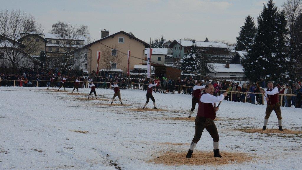Gemeindeschnalzen in Wals-Siezenheim
