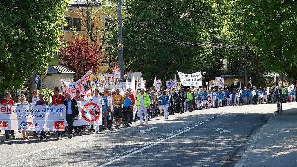 1.500 Teilnehmer bei Kundgebung vor AK Salzburg