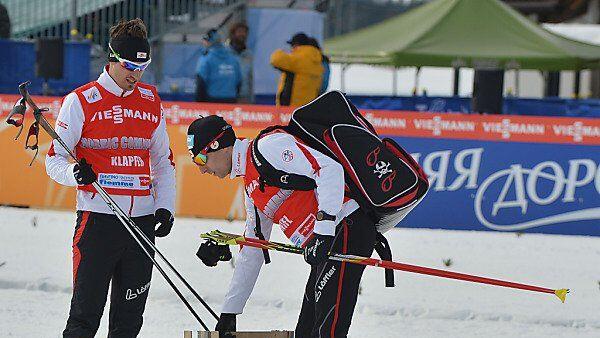 Nur Klapfer und Denifl packen ihre Ski zusammen
