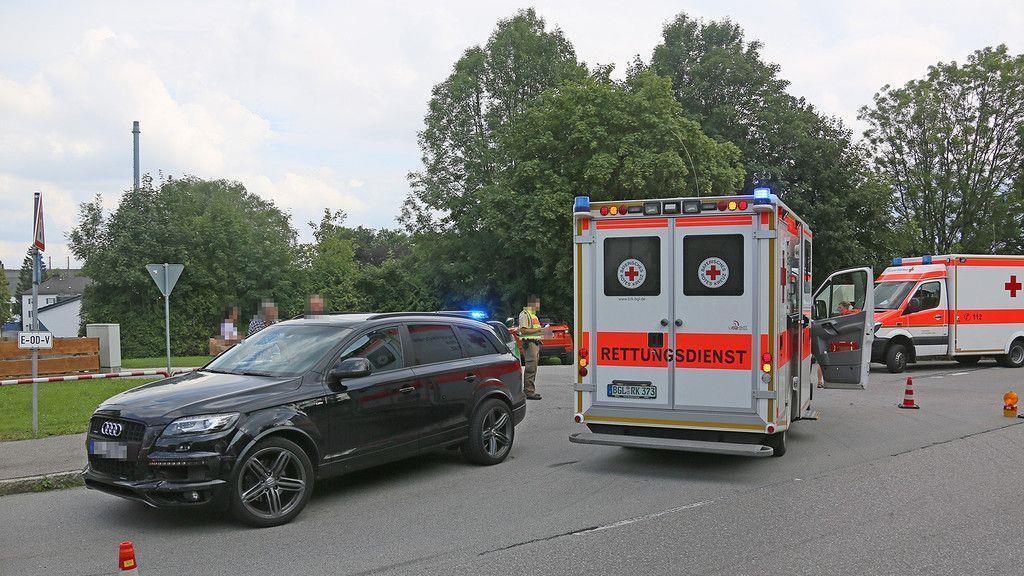 Pkw-Überschlag nach Kollision zweier Autos auf B20 in Hammerau