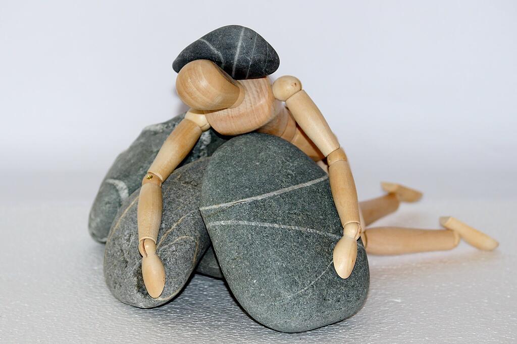 holzfigur-980784-credit counselling-pixabay.jpg