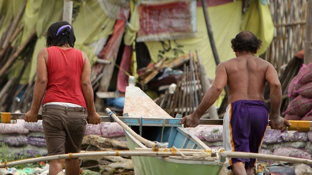 Super-Taifun Haiyan trifft Philippinen: Massenevakuierungen