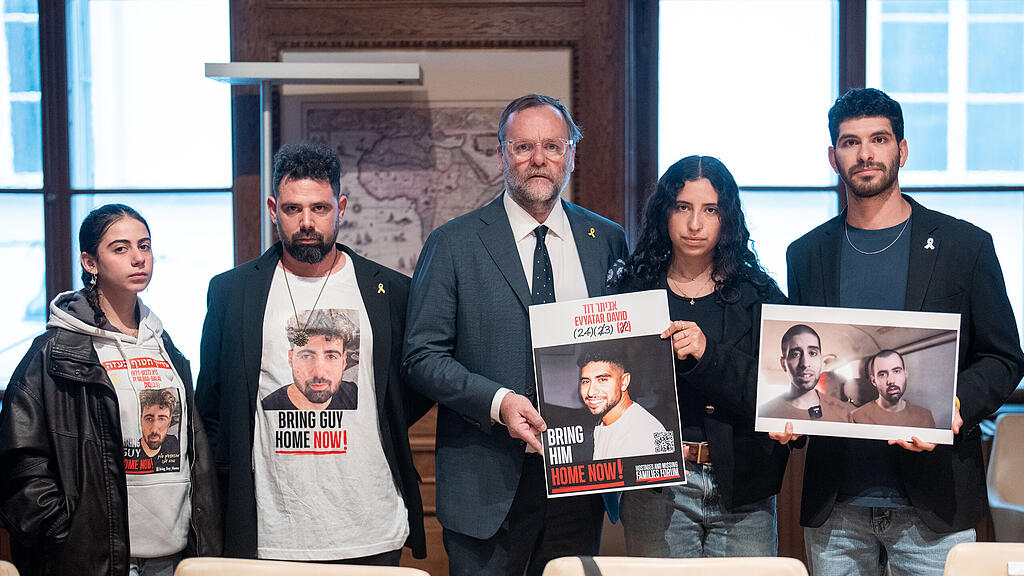 Schellhorn mit Geschwistern israelischer Geiseln