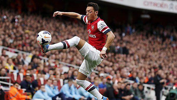 Özil geigt für Gunners