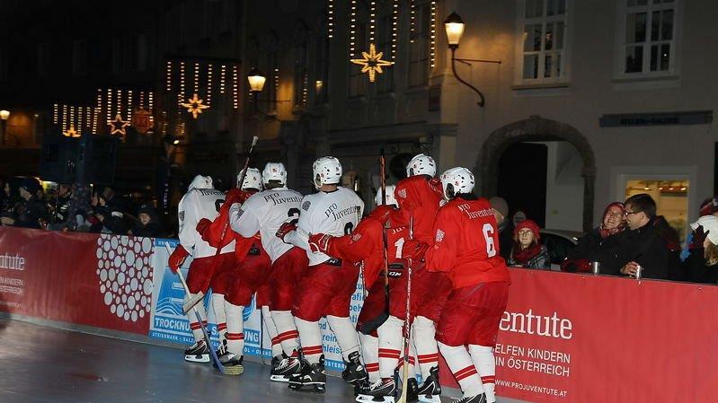 Eishockey-Charity am Mozartplatz