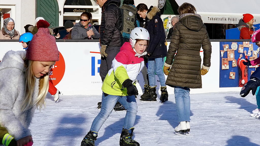 Eislaufen Mozartplatz