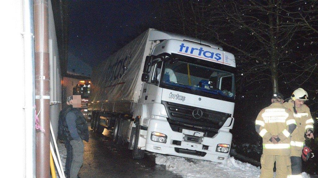 Schwierige Lkw-Bergung