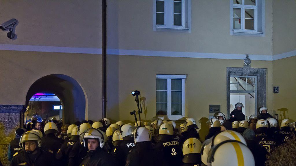 Schalke-Fanmarsch in Salzburg: Anhänger geraten in Rage