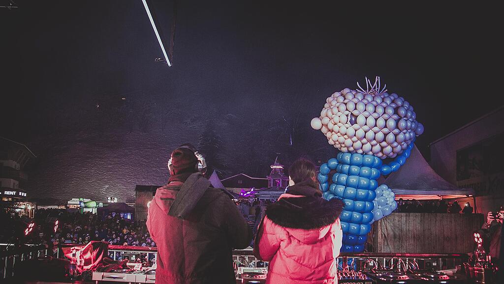 Rave on Snow