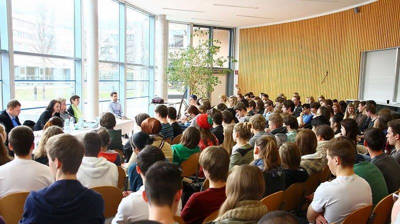 Schülerdiskussion mit Politikern