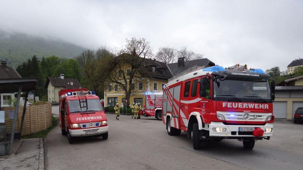 Grödig: Fahrzeug stürzt über Böschung
