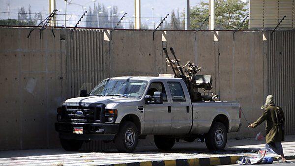 Houthi-Rebellen griffen mit schweren Waffen an