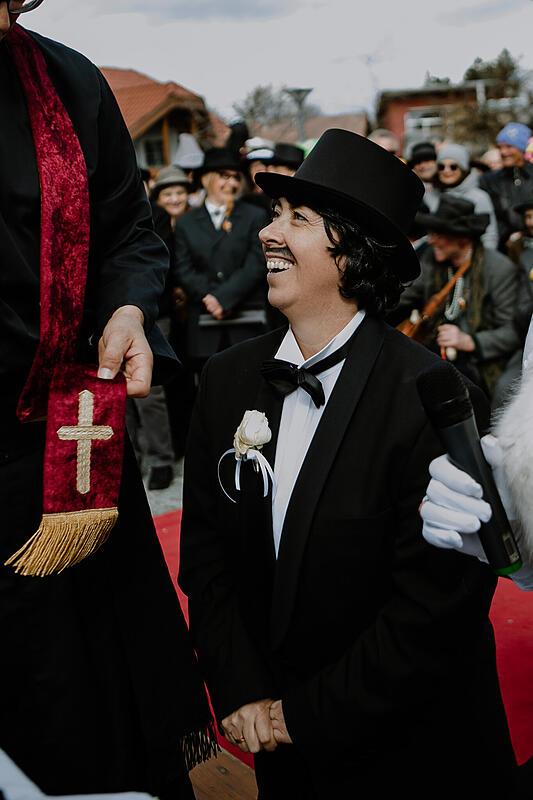 Verkehrte Hochzeit, Kirche