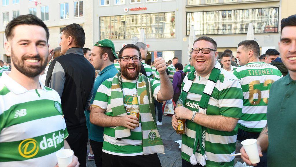 Celtic-Fans bevölkern Münchner Innenstadt